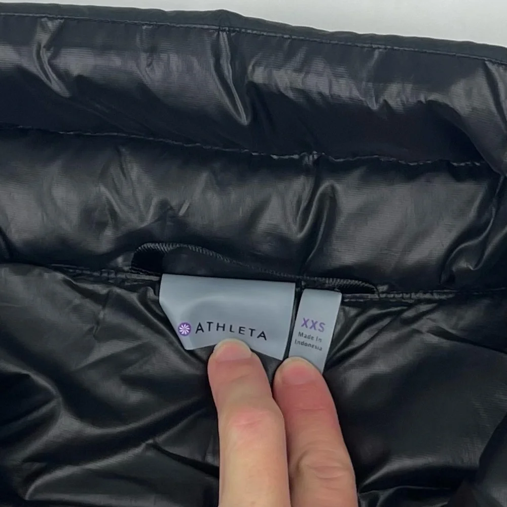 Athleta Black Asymmetrical Zipper Down Puffy Vest XXS - Picture 4 of 4